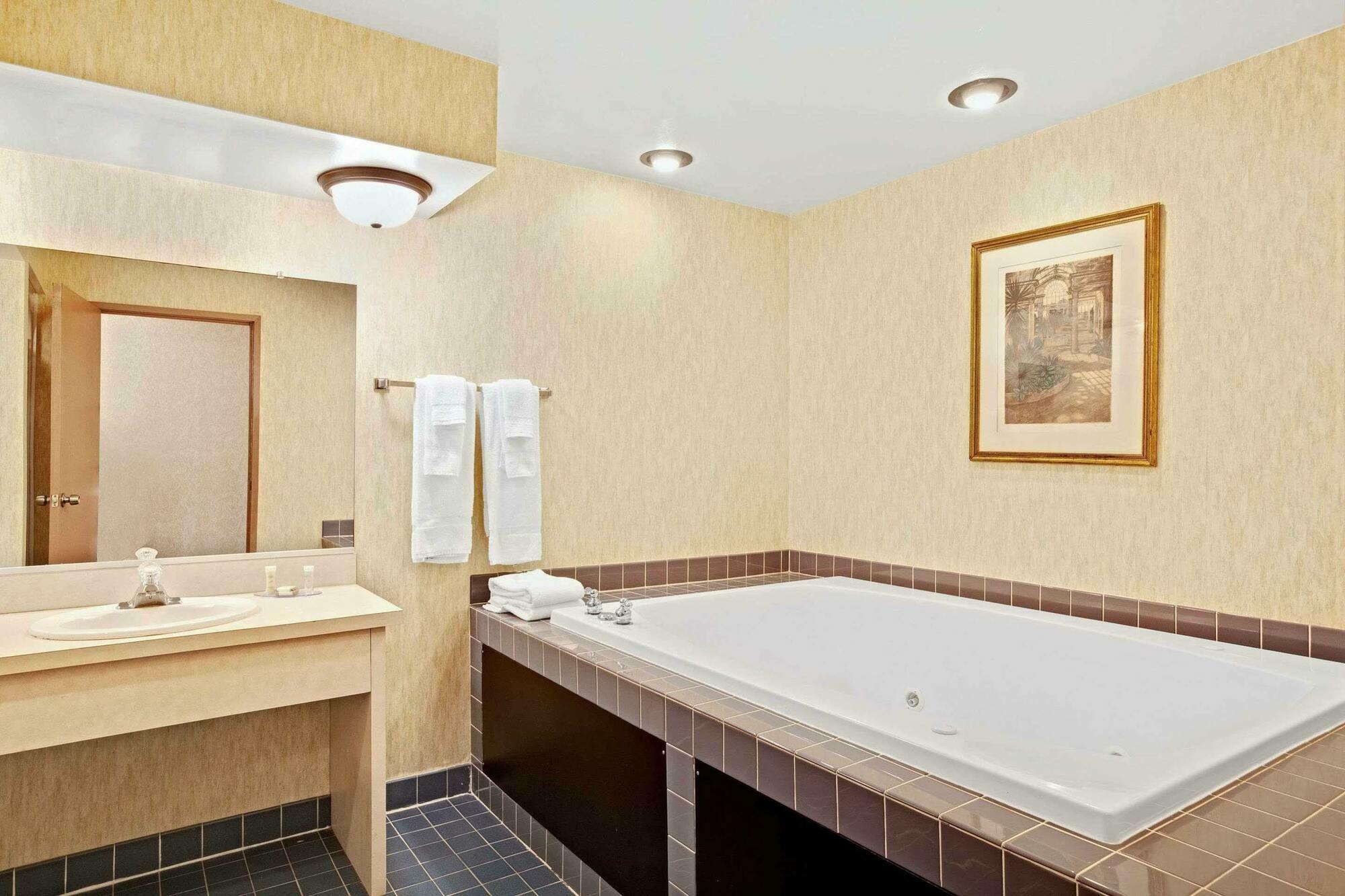 Howard Johnson By Wyndham Blackwood Near Philadelphia Εξωτερικό φωτογραφία